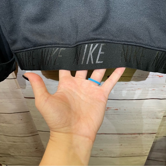 Nike Dri-Fit Women's Black Crewneck Pullover with Pockets - size XS - Picture 6 of 6